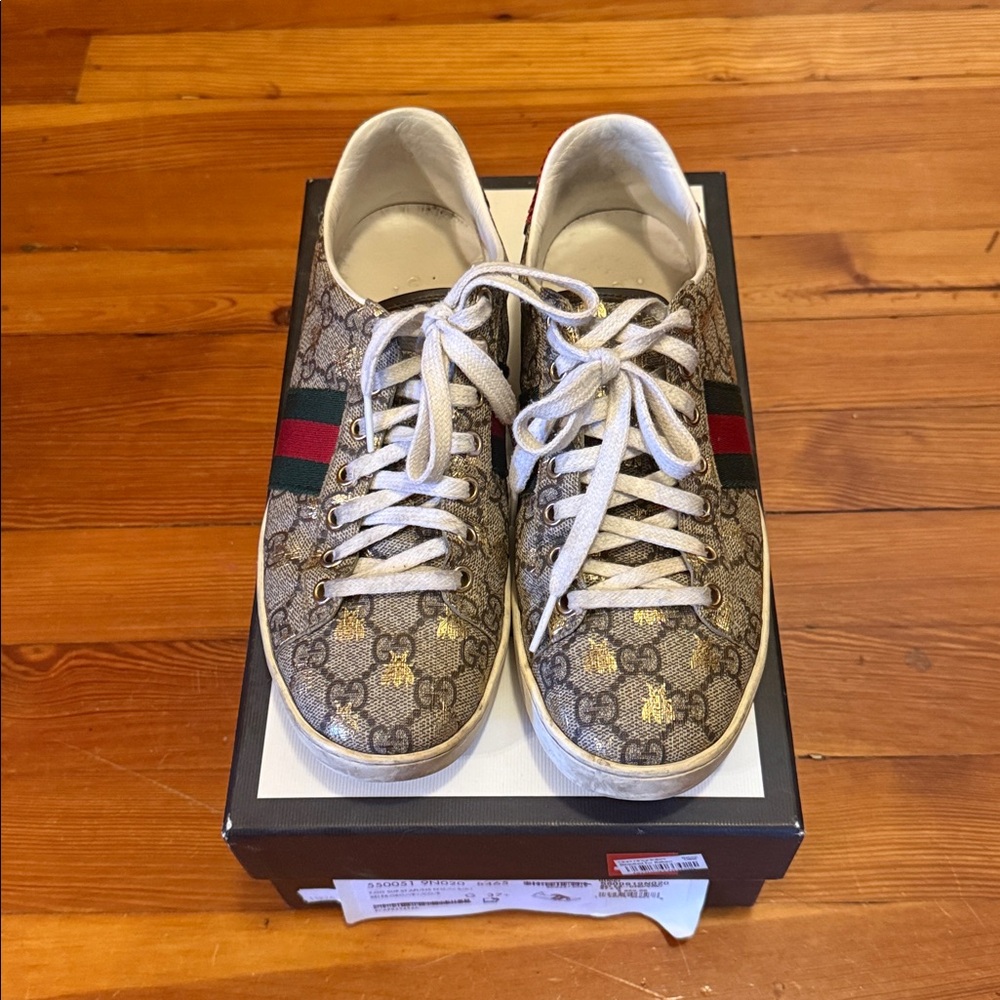 GUCCI WOMEN'S ACE GG SUPREME SNEAKER WITH BEES - Size 7.5